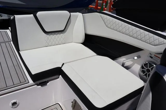 Slide: The Image of Yamaha 222SE 2025 - 21