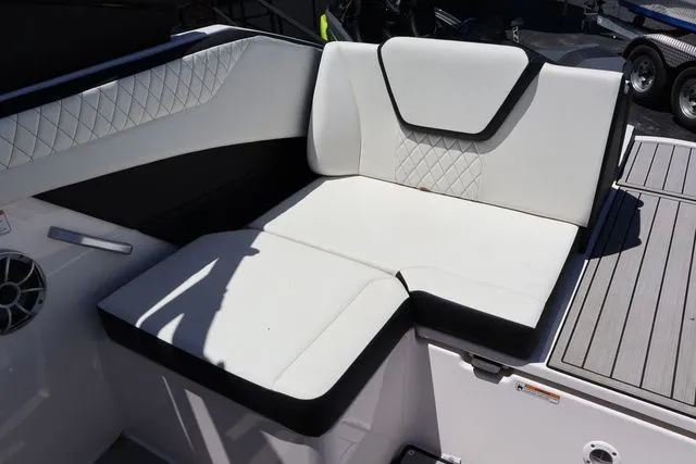 Slide: The Image of Yamaha 222SE 2025 - 22