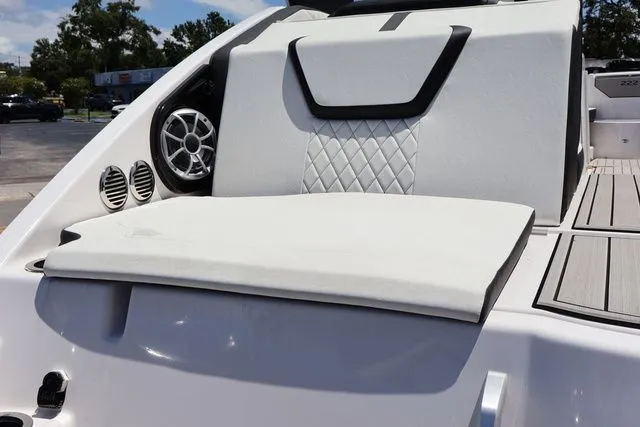 Slide: The Image of Yamaha 222SE 2025 - 25