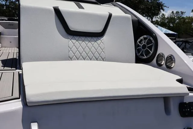 Slide: The Image of Yamaha 222SE 2025 - 26