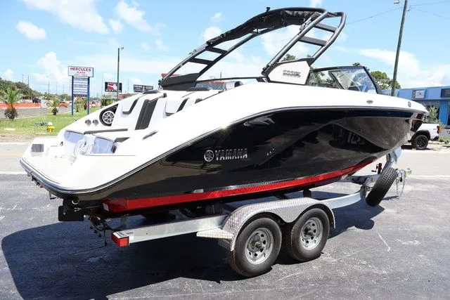 Slide: The Image of Yamaha 222SE 2025 - 6