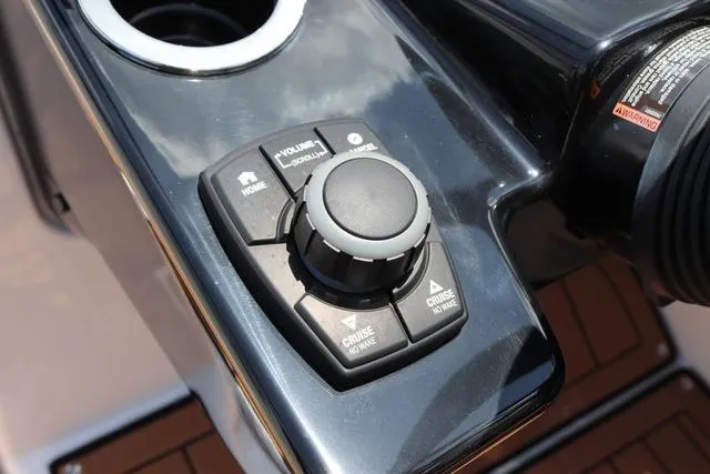 Slide: The Image of 2025 Yamaha Boats 222S control panel with volume and cruise settings. - 20