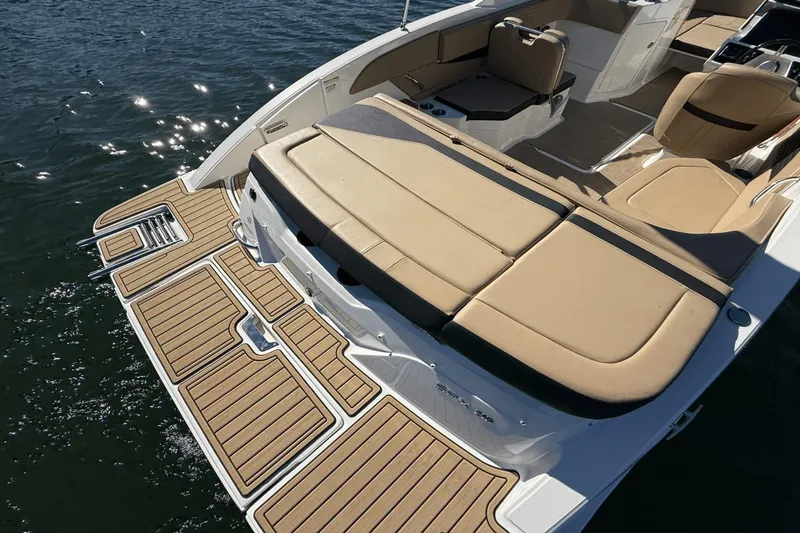 Slide: The Image of Sea Ray 210 SPX 2023 - 11