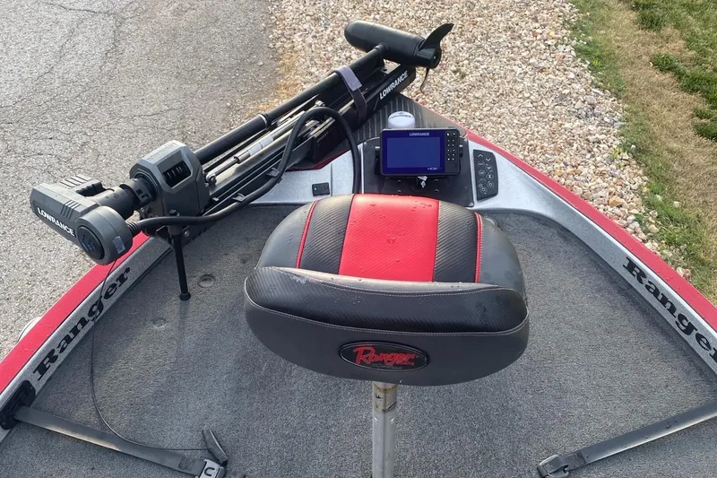 Slide: The Image of 2015 Ranger Z520C boat interior with seat and navigation equipment. - 4