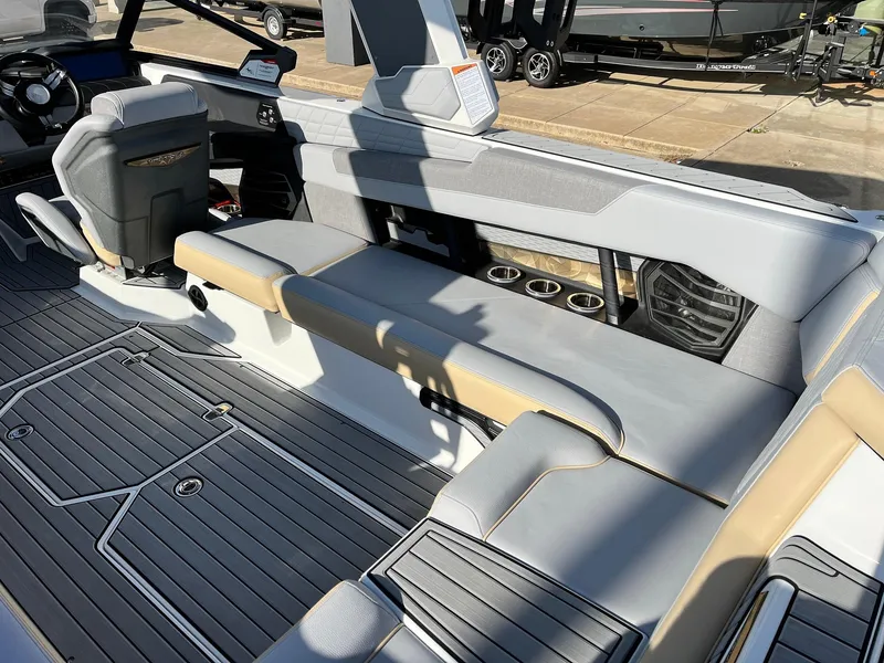 Slide: The Image of Nautique Super Air G25 2024 - 54