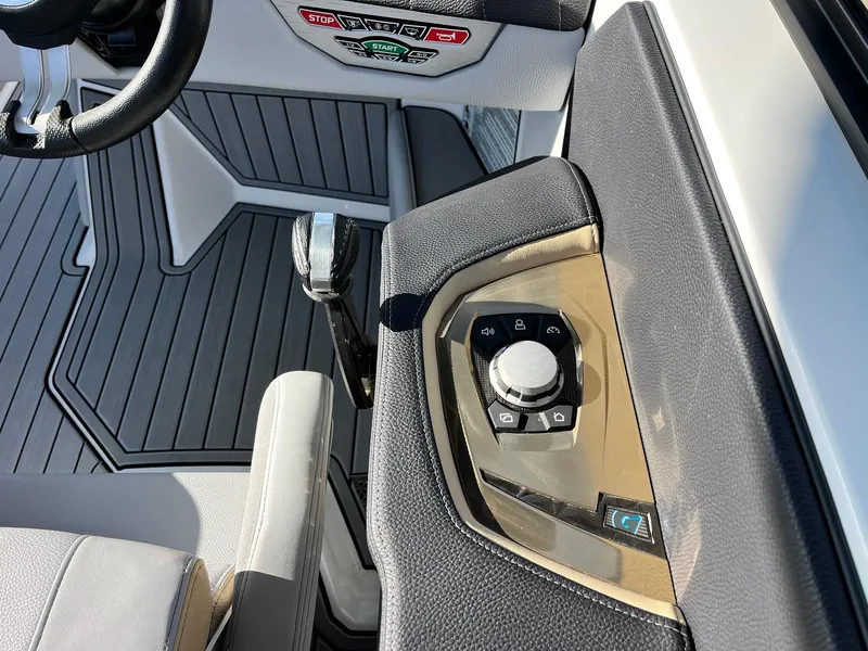 Slide: The Image of Nautique Super Air G25 2024 - 59