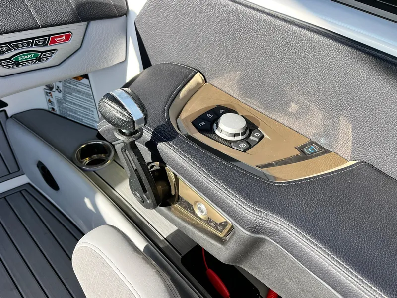 Slide: The Image of Nautique Super Air G25 2024 - 60