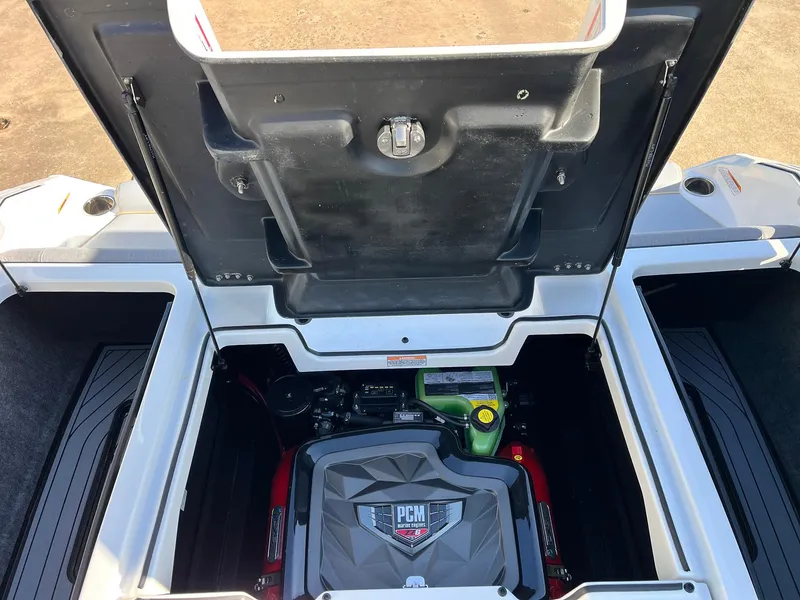 Slide: The Image of Nautique Super Air G25 2024 - 70