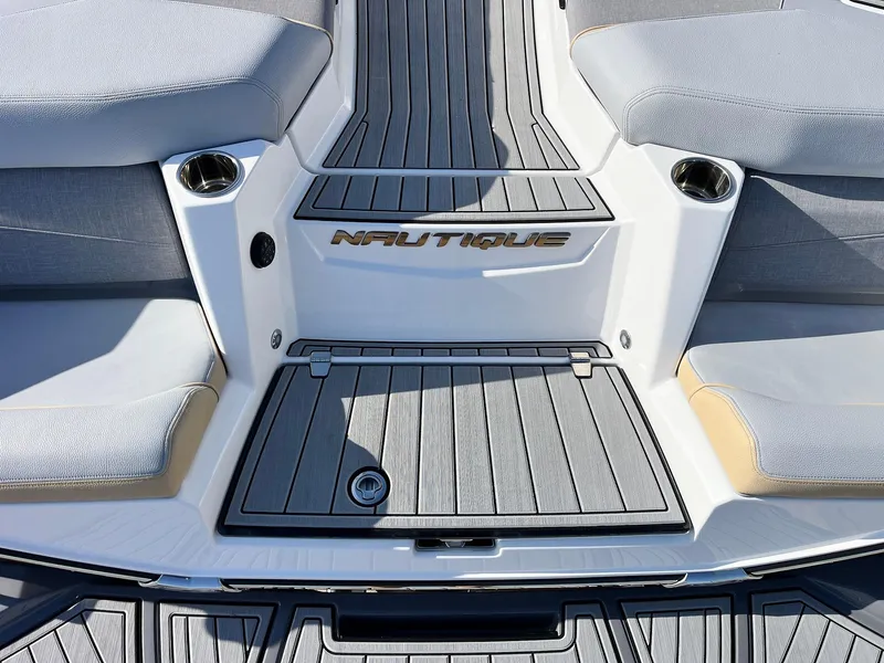 Slide: The Image of Nautique Super Air G25 2024 - 86