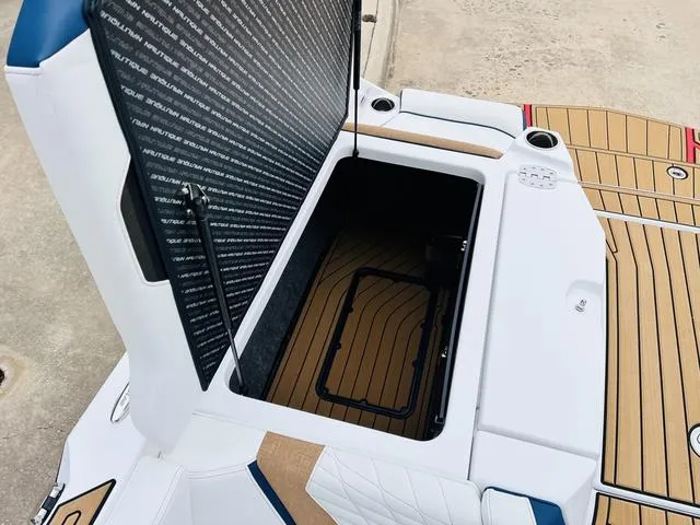 Slide: The Image of Nautique Super Air G23 2024 - 50