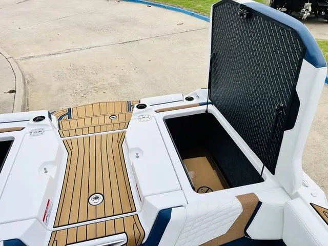 Slide: The Image of Nautique G23 2024 - 50