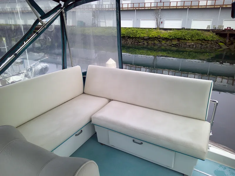 Slide: The Image of Flybridge seating - 23