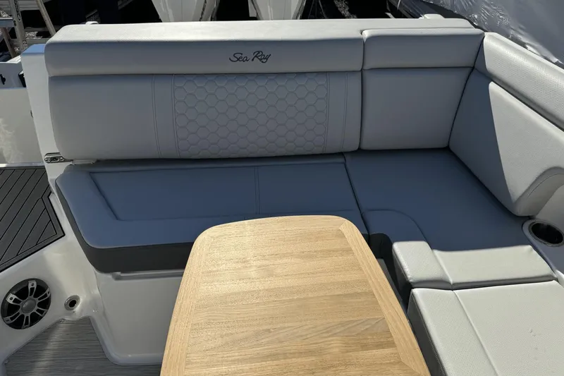 Slide: The Image of Sea Ray SDX 290 Outboard 2025 - 12