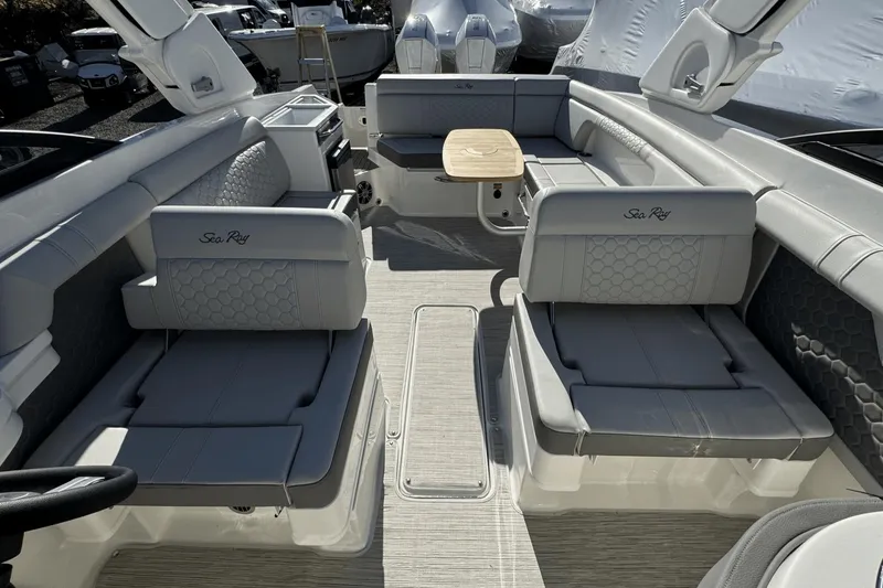Slide: The Image of Sea Ray SDX 290 Outboard 2025 - 28