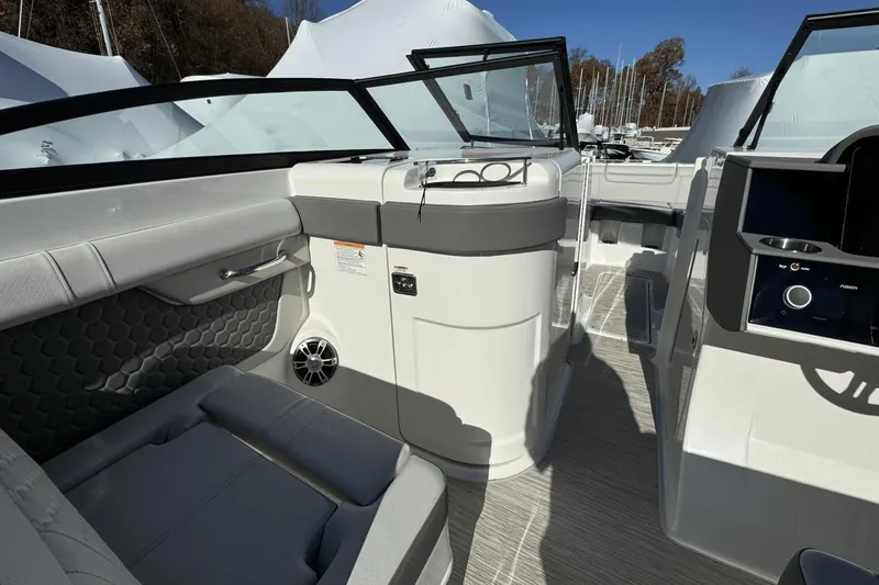 Slide: The Image of Sea Ray SDX 290 Outboard 2025 - 29