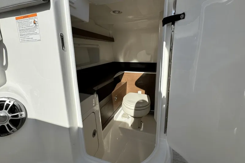 Slide: The Image of Sea Ray SDX 290 Outboard 2025 - 30