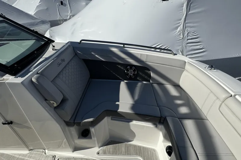 Slide: The Image of Sea Ray SDX 290 Outboard 2025 - 41