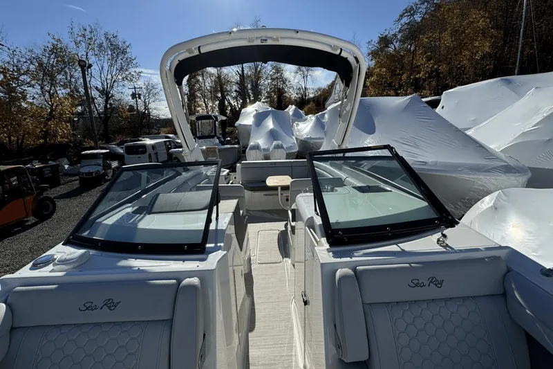 Slide: The Image of Sea Ray SDX 290 Outboard 2025 - 46