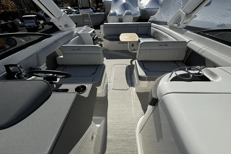 Slide: The Image of Sea Ray SDX 290 Outboard 2025 - 48
