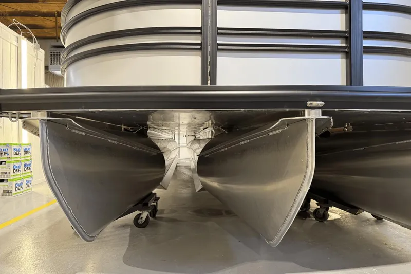 Slide: The Image of Harris Sunliner 230 2025 - 7