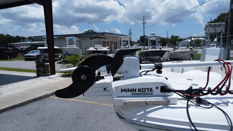 Slide: The Image of Robalo 206 Cayman 2025 - 10