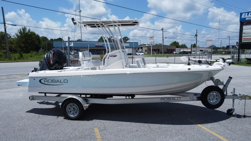 Slide: The Image of Robalo 206 Cayman 2025 - 11