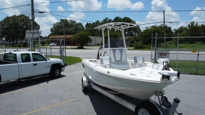 Slide: The Image of Robalo 206 Cayman 2025 - 12