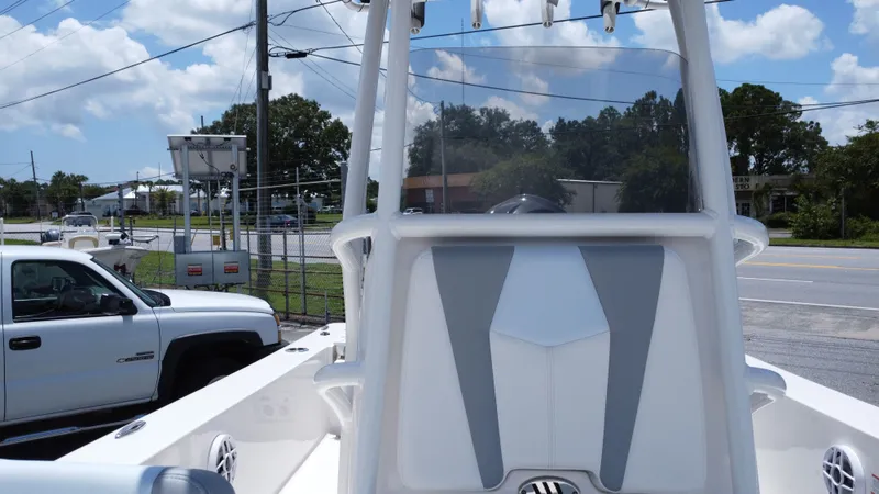 Slide: The Image of Robalo 206 Cayman 2025 - 19