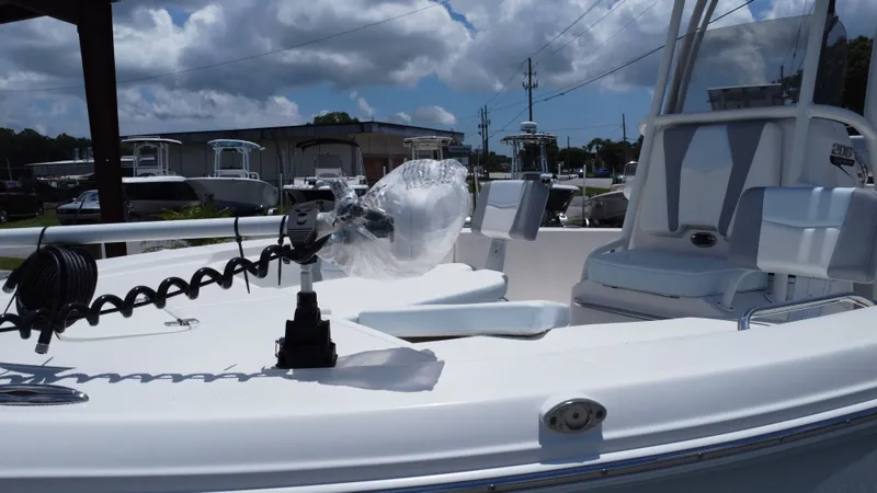 Slide: The Image of Robalo 206 Cayman 2025 - 22