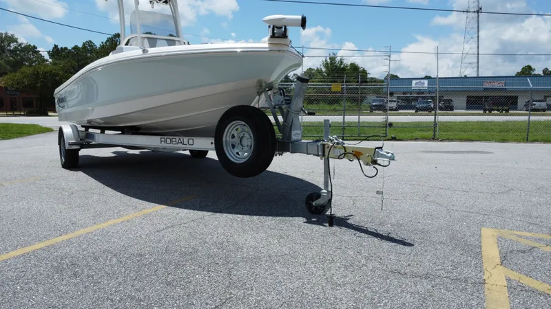 Slide: The Image of Robalo 206 Cayman 2025 - 23