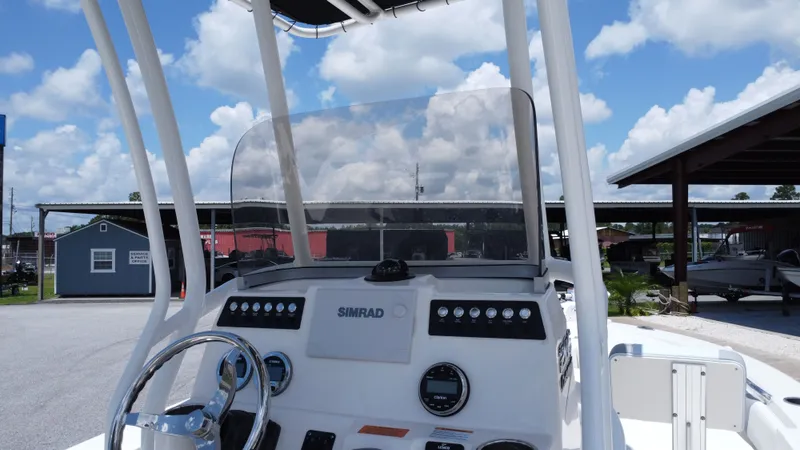 Slide: The Image of Robalo 206 Cayman 2025 - 7