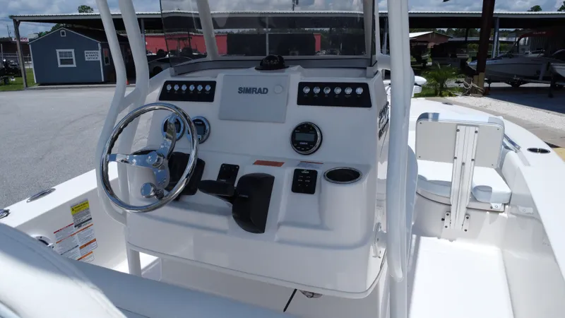 Slide: The Image of Robalo 206 Cayman 2025 - 8