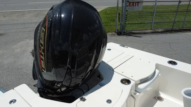 Slide: The Image of Robalo 206 Cayman 2025 - 9