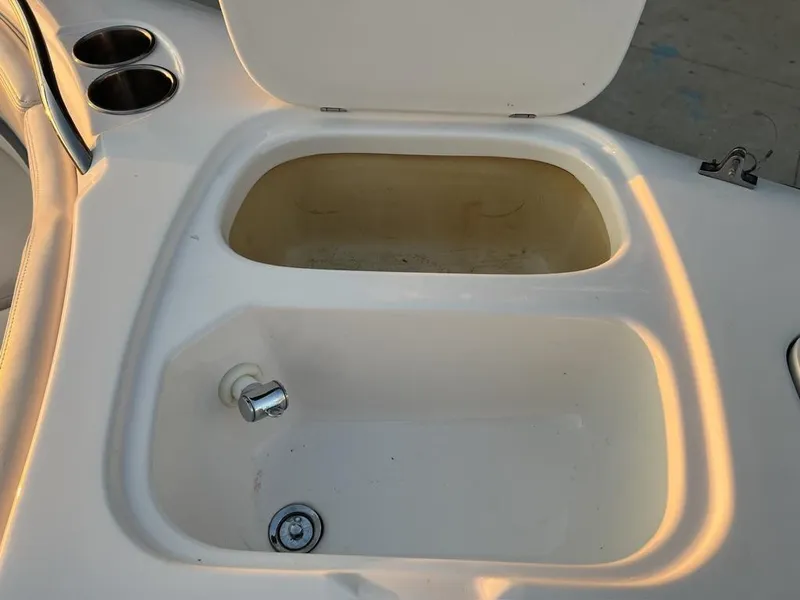 Slide: The Image of Chaparral Sunesta 252 2000 - 6