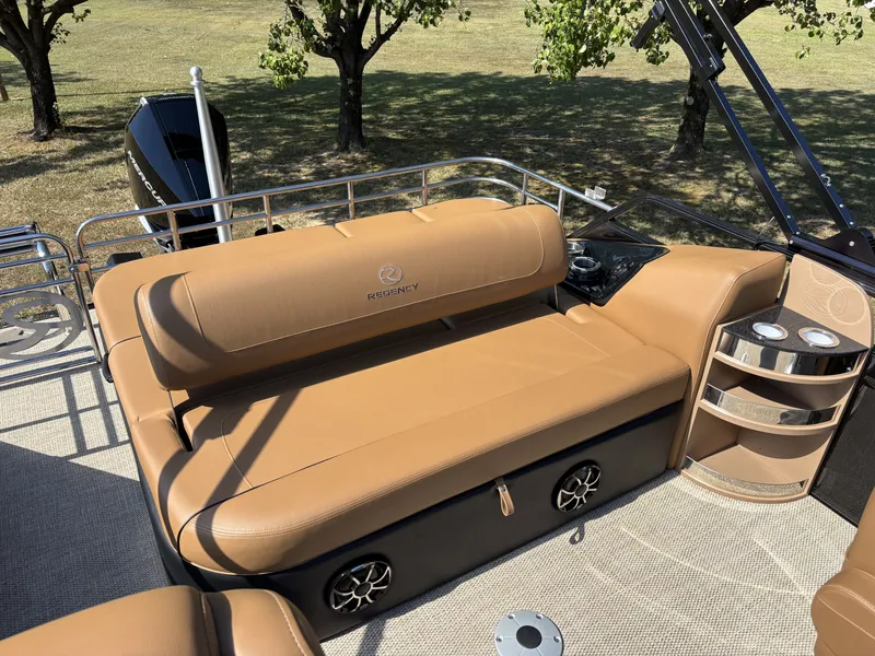 Slide: The Image of Regency 230 LE3 Sport 2025 - 12