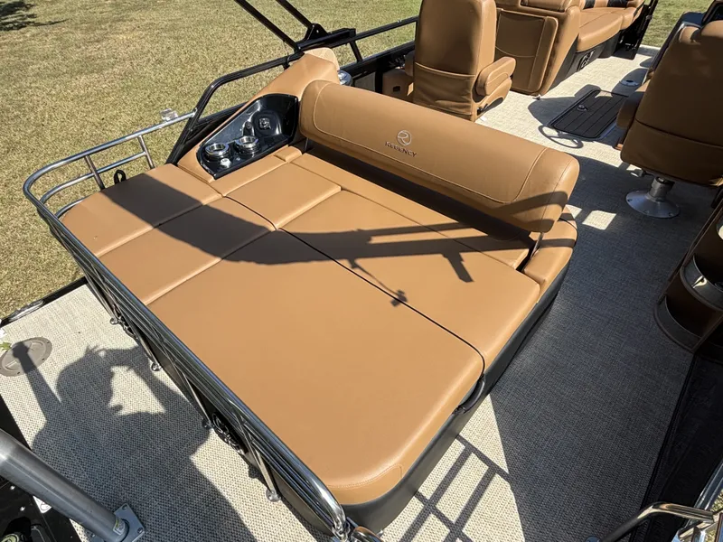 Slide: The Image of Regency 230 LE3 Sport 2025 - 13