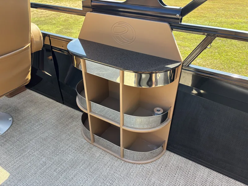 Slide: The Image of Regency 230 LE3 Sport 2025 - 15