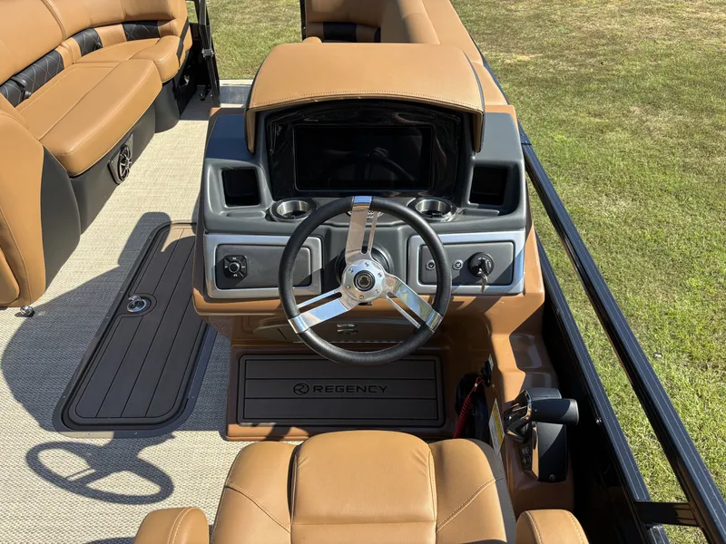 Slide: The Image of Regency 230 LE3 Sport 2025 - 16