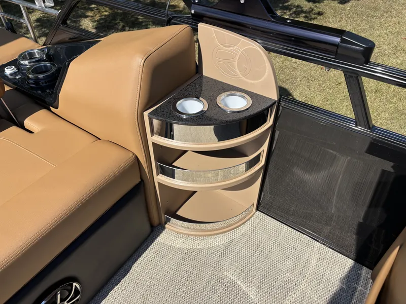 Slide: The Image of Regency 230 LE3 Sport 2025 - 21