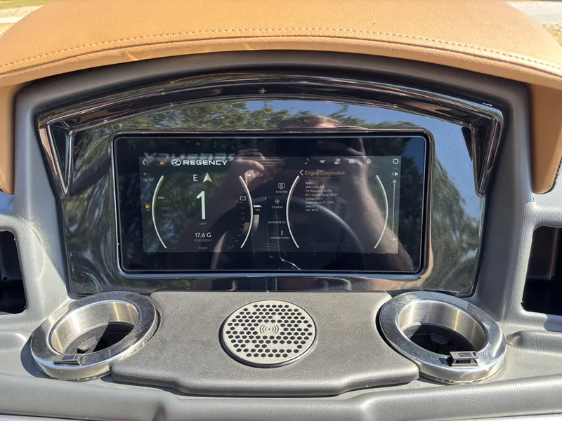 Slide: The Image of Regency 230 LE3 Sport 2025 - 22