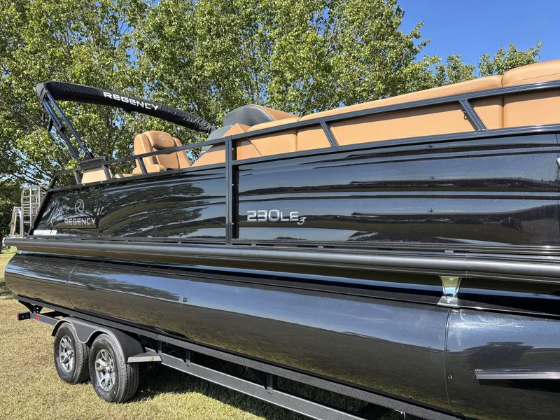 Slide: The Image of Regency 230 LE3 Sport 2025 - 4