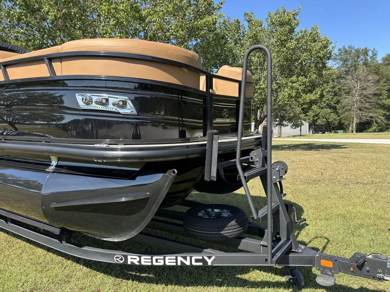 Slide: The Image of Regency 230 LE3 Sport 2025 - 5