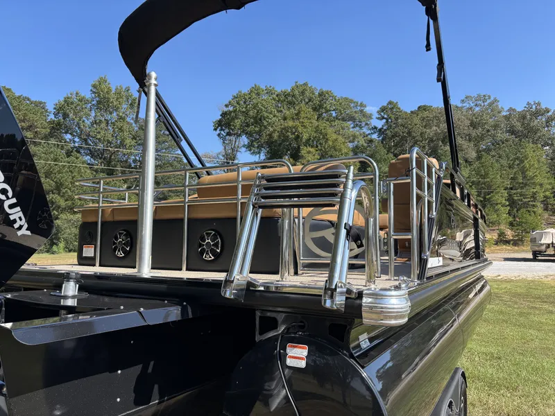 Slide: The Image of Regency 230 LE3 Sport 2025 - 8