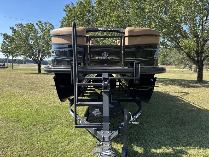 Slide: The Image of Regency 230 LE3 Sport 2025 - 9