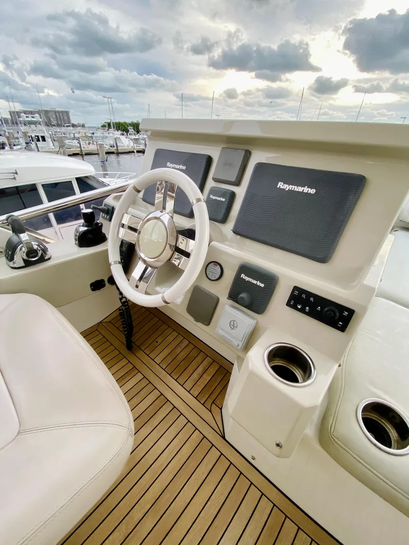 Slide: The Image of Helm of 2015 Azimut 50 yacht with Raymarine navigation system. - 27