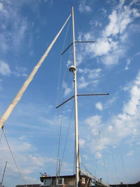 Slide: The Image of Mast of 2015 Beneteau Oceanis 45 sailboat against a blue sky with clouds. - 43