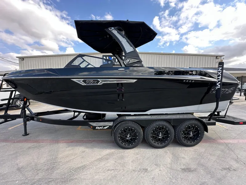 The Image of Tigé Ultré 23ZX 2025 - 1