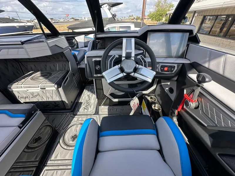 Slide: The Image of Tigé Ultré 23ZX 2025 - 17