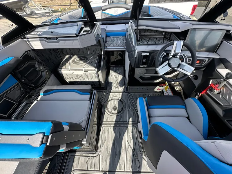 Slide: The Image of Tigé Ultré 23ZX 2025 - 19