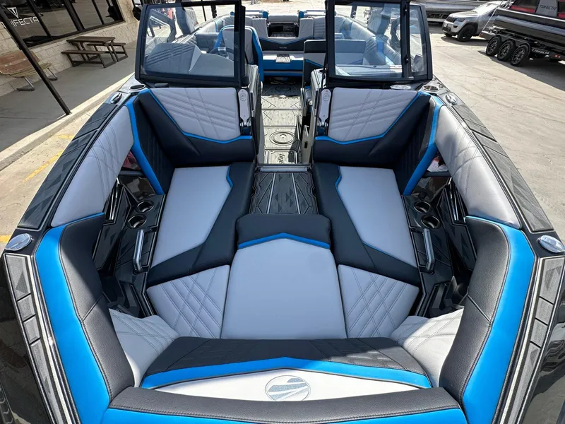 Slide: The Image of Tigé Ultré 23ZX 2025 - 26